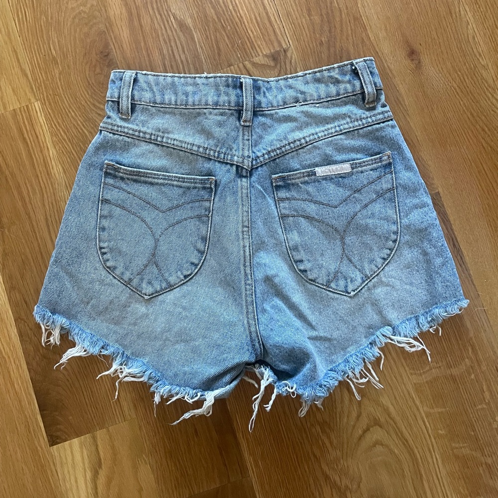 Rolla’s Duster Shorts in Sylvie (faded blue) - Picture 9 of 10